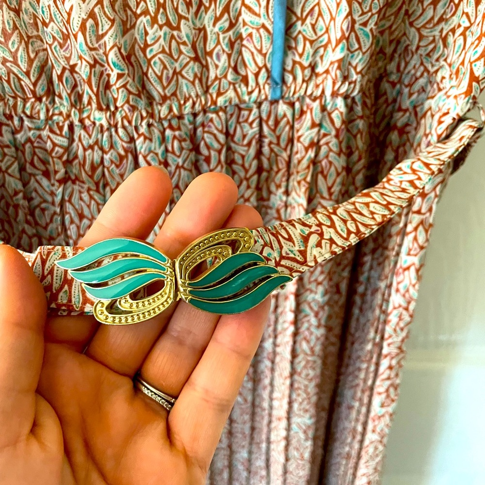 Vintage tea dress with cute belt and buttons